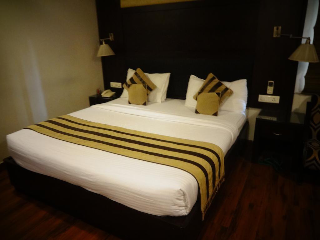 Capital O 2741 Hotel Corporate Point Delhi  Chambre photo